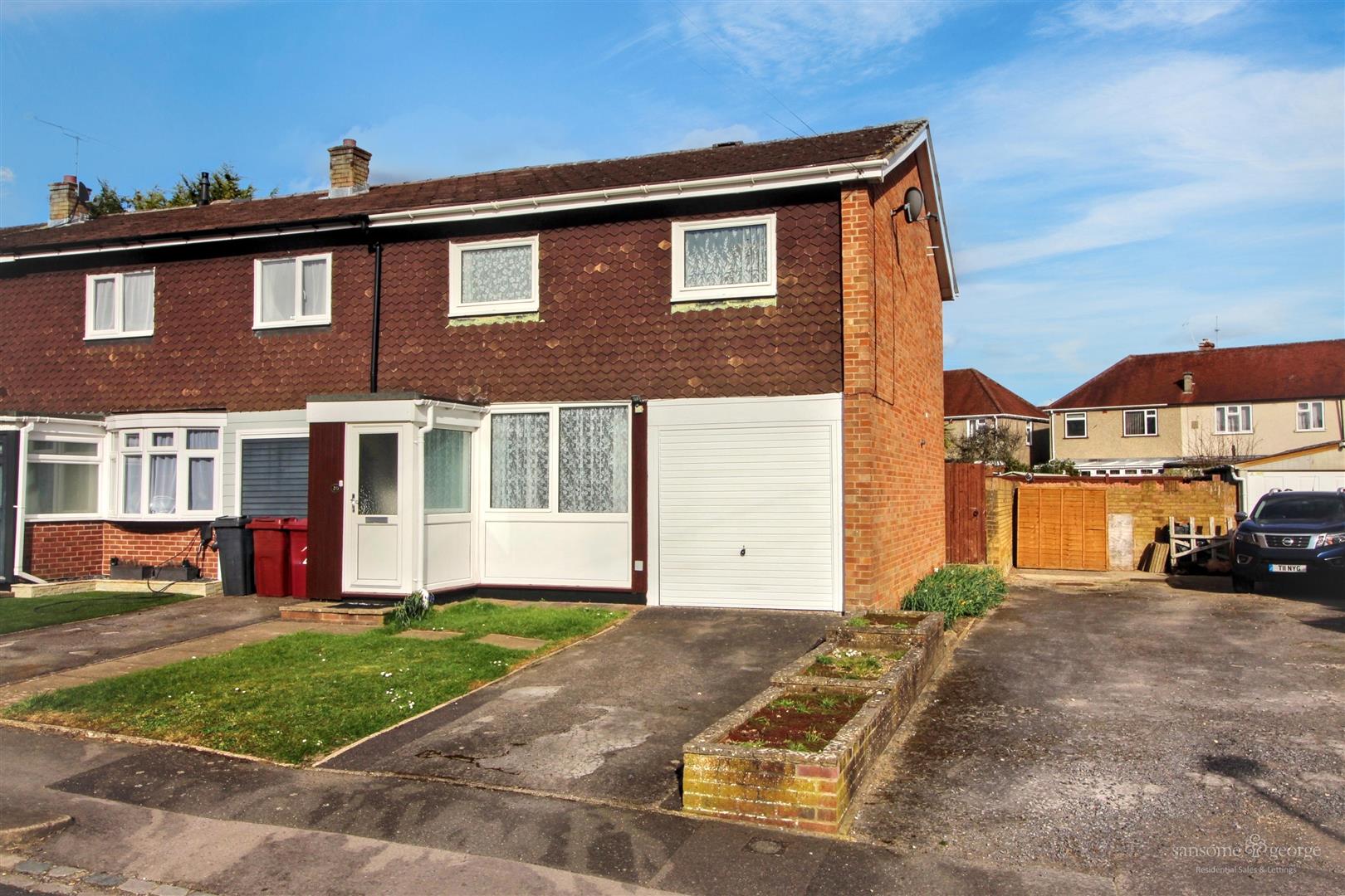 3 bed property in Bran Close, Reading